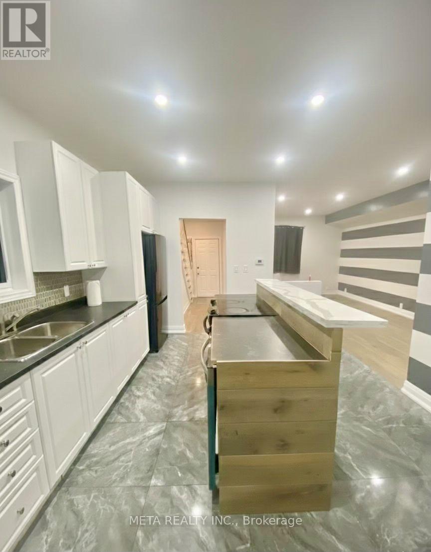 636 Union Street, Peterborough (Town Ward 3), Ontario  K9H 3V5 - Photo 4 - X12934814