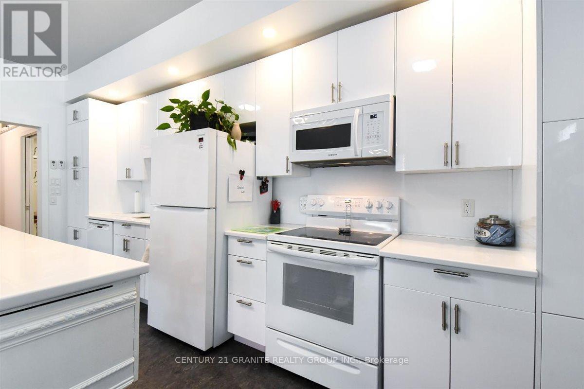 194 Hastings Street N, Bancroft (Bancroft Ward), Ontario  K0L 1C0 - Photo 6 - X12935350