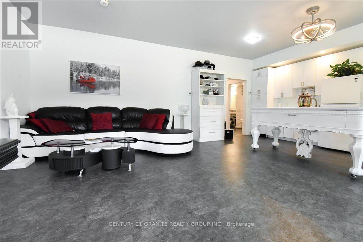 194 Hastings Street N, Bancroft (Bancroft Ward), Ontario  K0L 1C0 - Photo 9 - X12935350