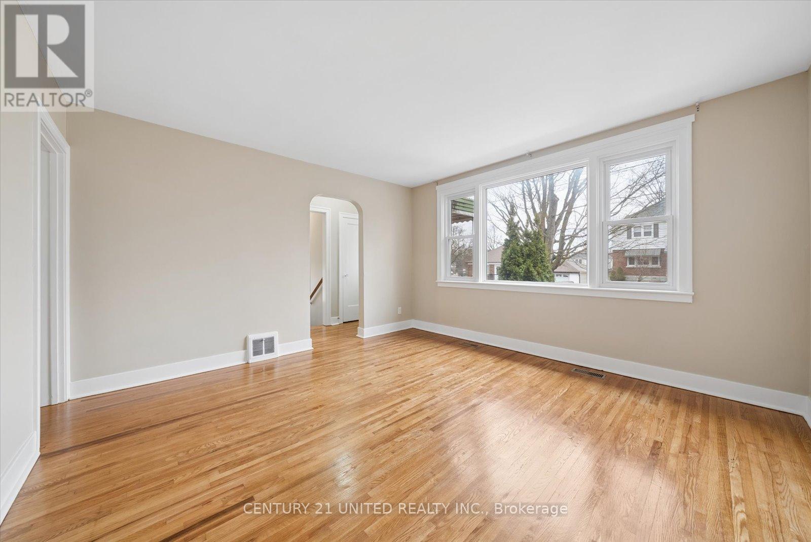 785 Brunswick Avenue, Peterborough (Otonabee Ward 1), Ontario  K9J 4N8 - Photo 9 - X12935468