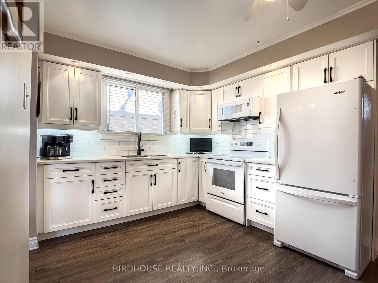 18 Mohawk Drive, Kawartha Lakes (Lindsay), Ontario  K9V 0J6 - Photo 10 - X12935928