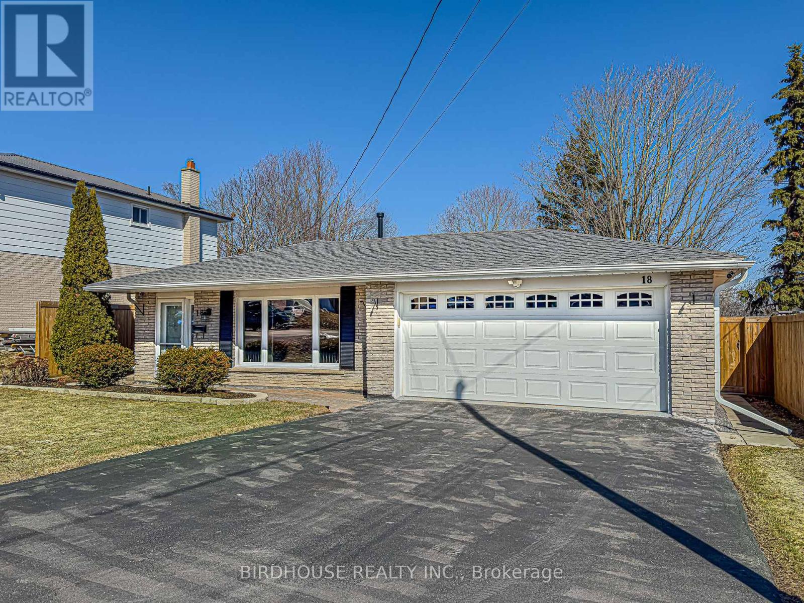 18 Mohawk Drive, Kawartha Lakes (Lindsay), Ontario  K9V 0J6 - Photo 3 - X12935928