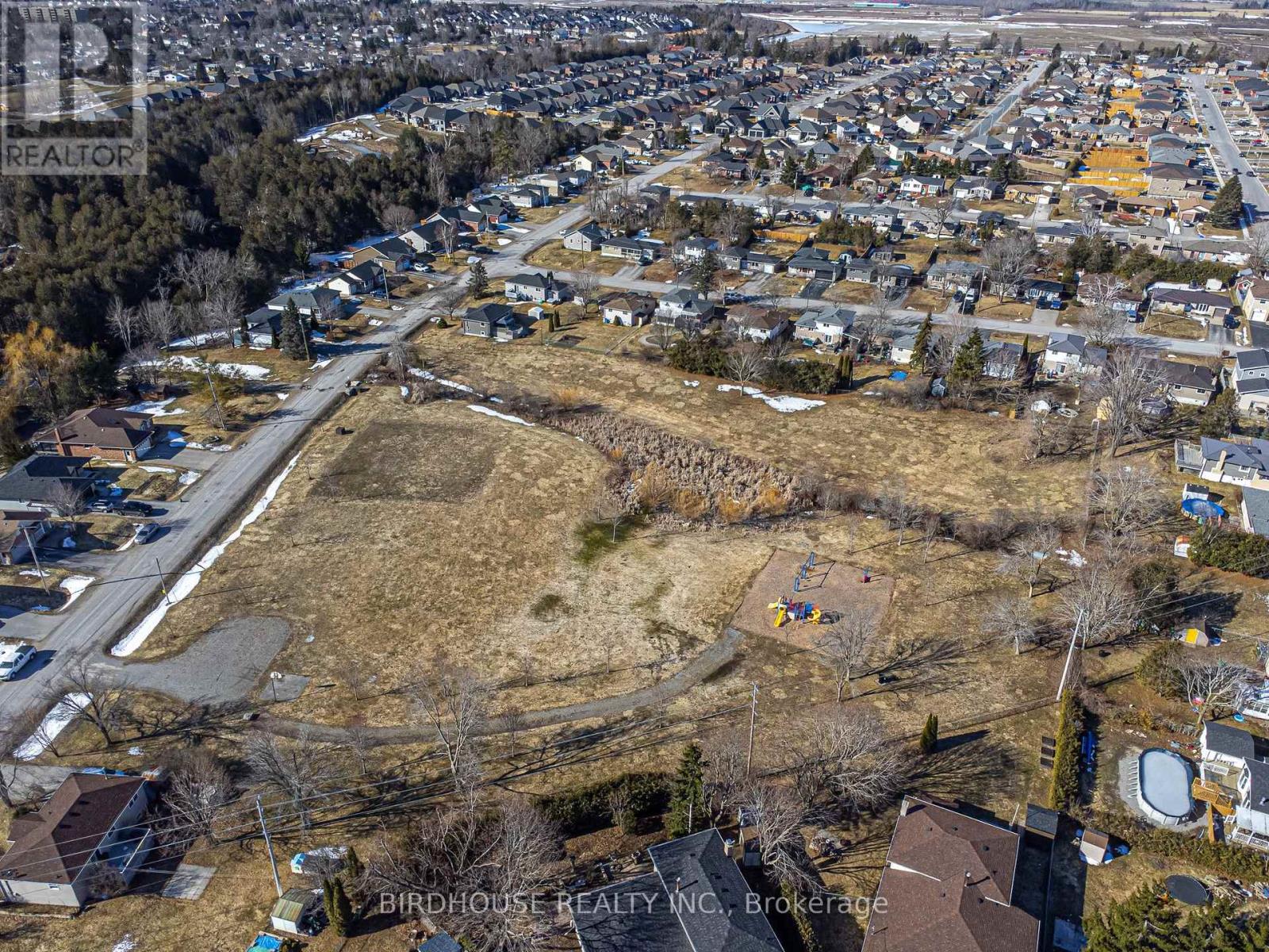 18 Mohawk Drive, Kawartha Lakes (Lindsay), Ontario  K9V 0J6 - Photo 34 - X12935928