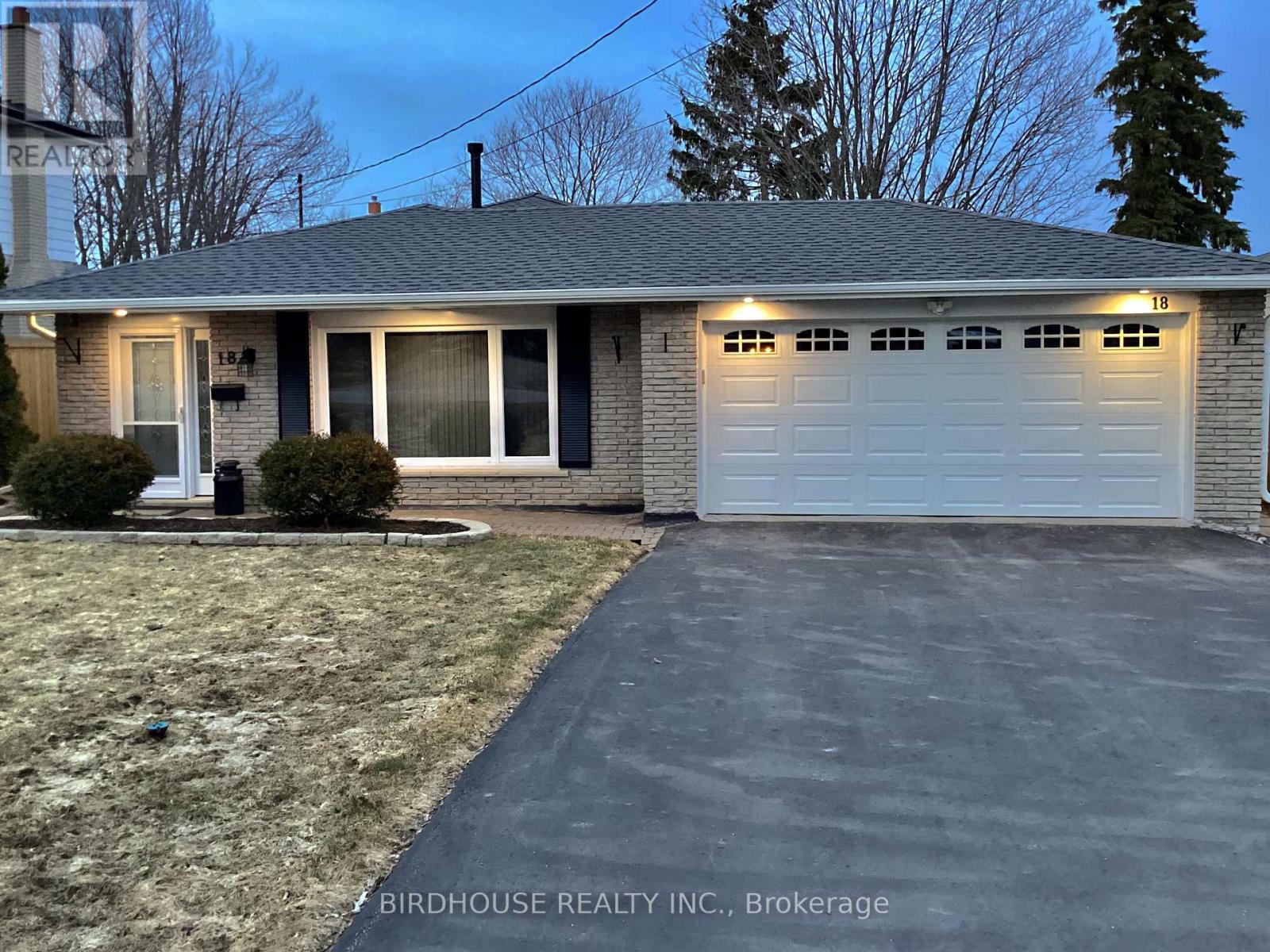 18 Mohawk Drive, Kawartha Lakes (Lindsay), Ontario  K9V 0J6 - Photo 4 - X12935928