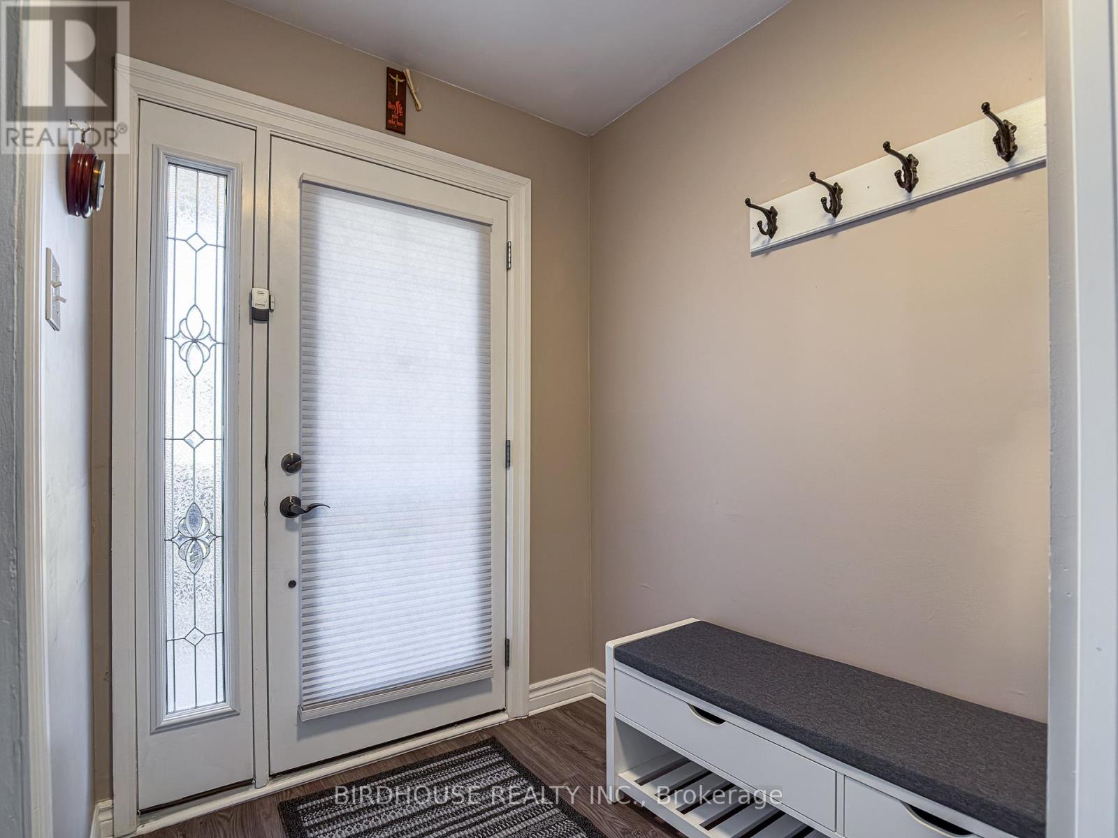 18 Mohawk Drive, Kawartha Lakes (Lindsay), Ontario  K9V 0J6 - Photo 6 - X12935928