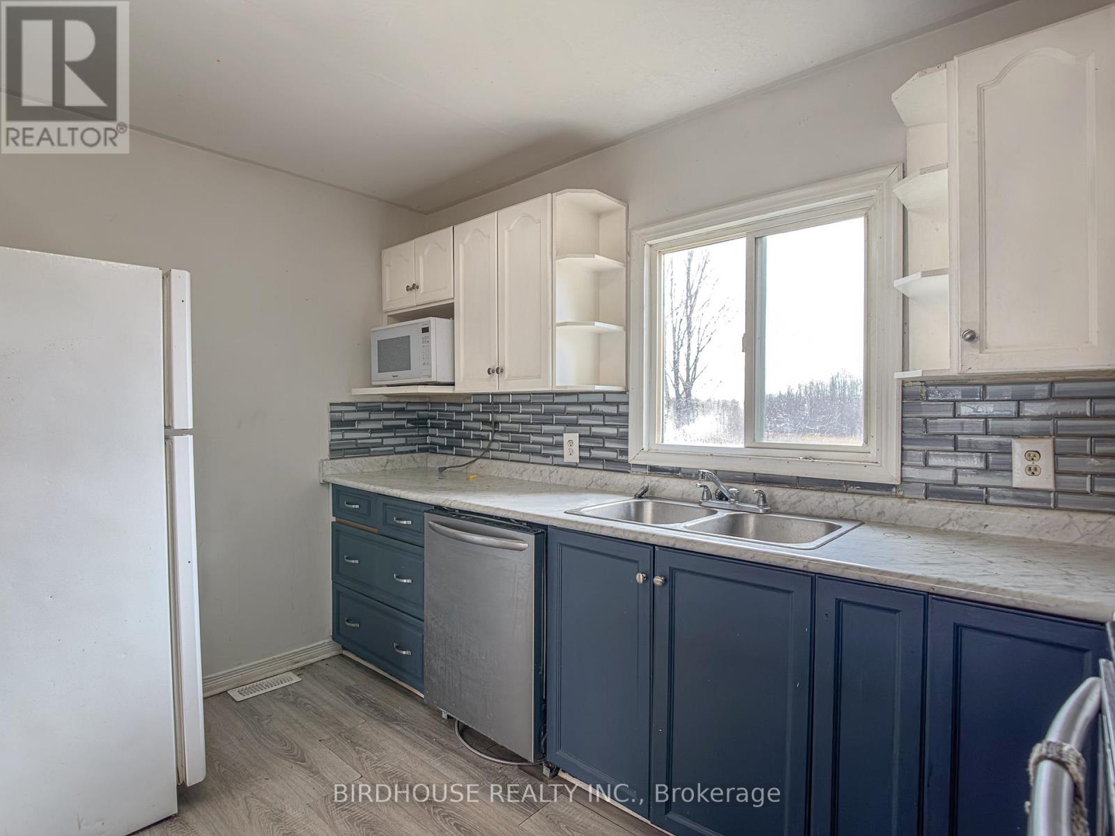 26 Laird Drive, Kawartha Lakes (Lindsay), Ontario  K9V 4R6 - Photo 14 - X12936362