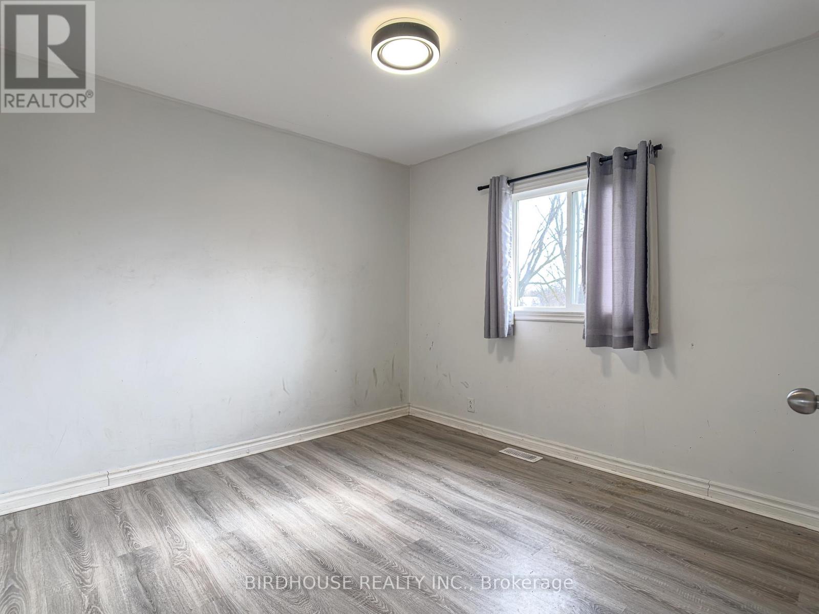 26 Laird Drive, Kawartha Lakes (Lindsay), Ontario  K9V 4R6 - Photo 18 - X12936362