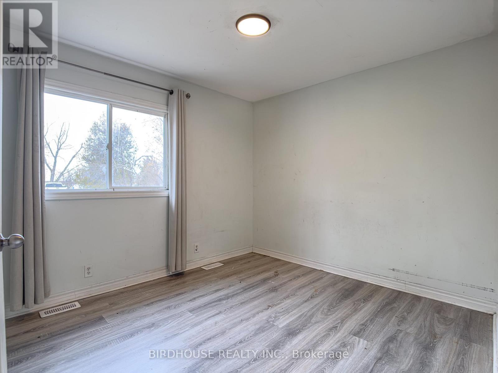 26 Laird Drive, Kawartha Lakes (Lindsay), Ontario  K9V 4R6 - Photo 19 - X12936362