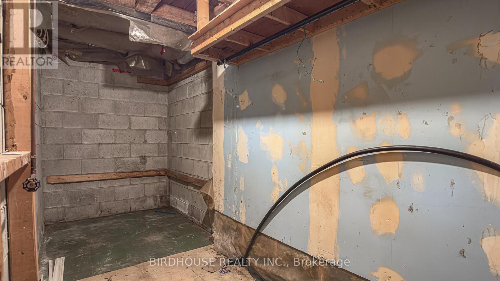 26 Laird Drive, Kawartha Lakes (Lindsay), Ontario  K9V 4R6 - Photo 21 - X12936362