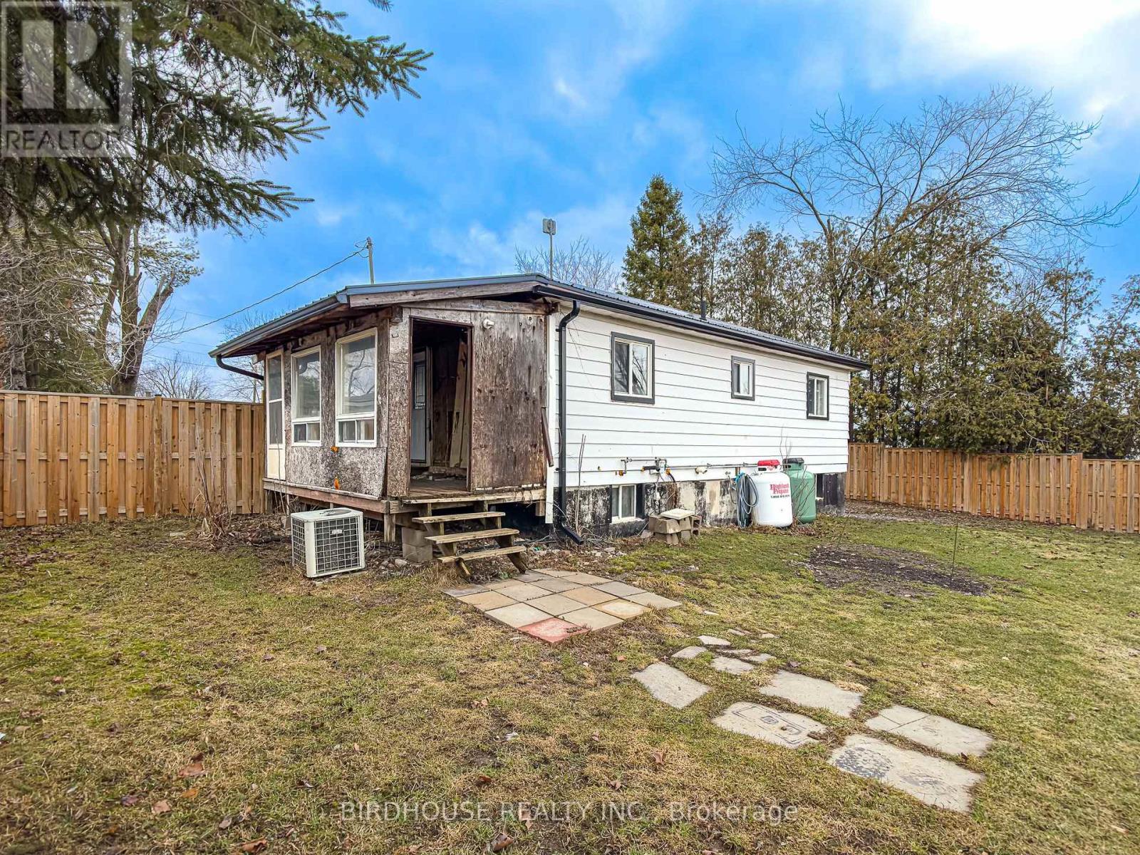 26 Laird Drive, Kawartha Lakes (Lindsay), Ontario  K9V 4R6 - Photo 4 - X12936362