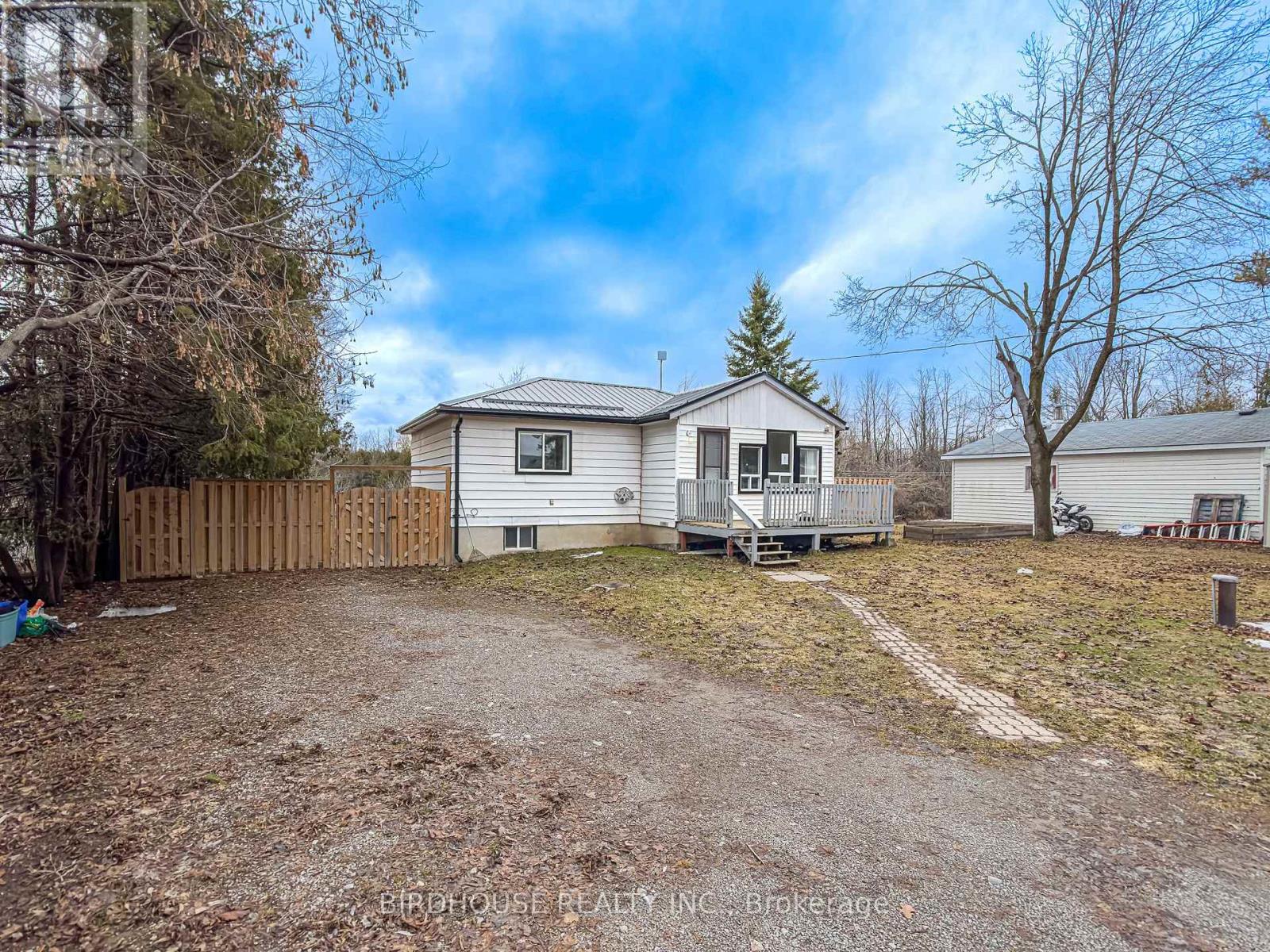 26 Laird Drive, Kawartha Lakes (Lindsay), Ontario  K9V 4R6 - Photo 5 - X12936362