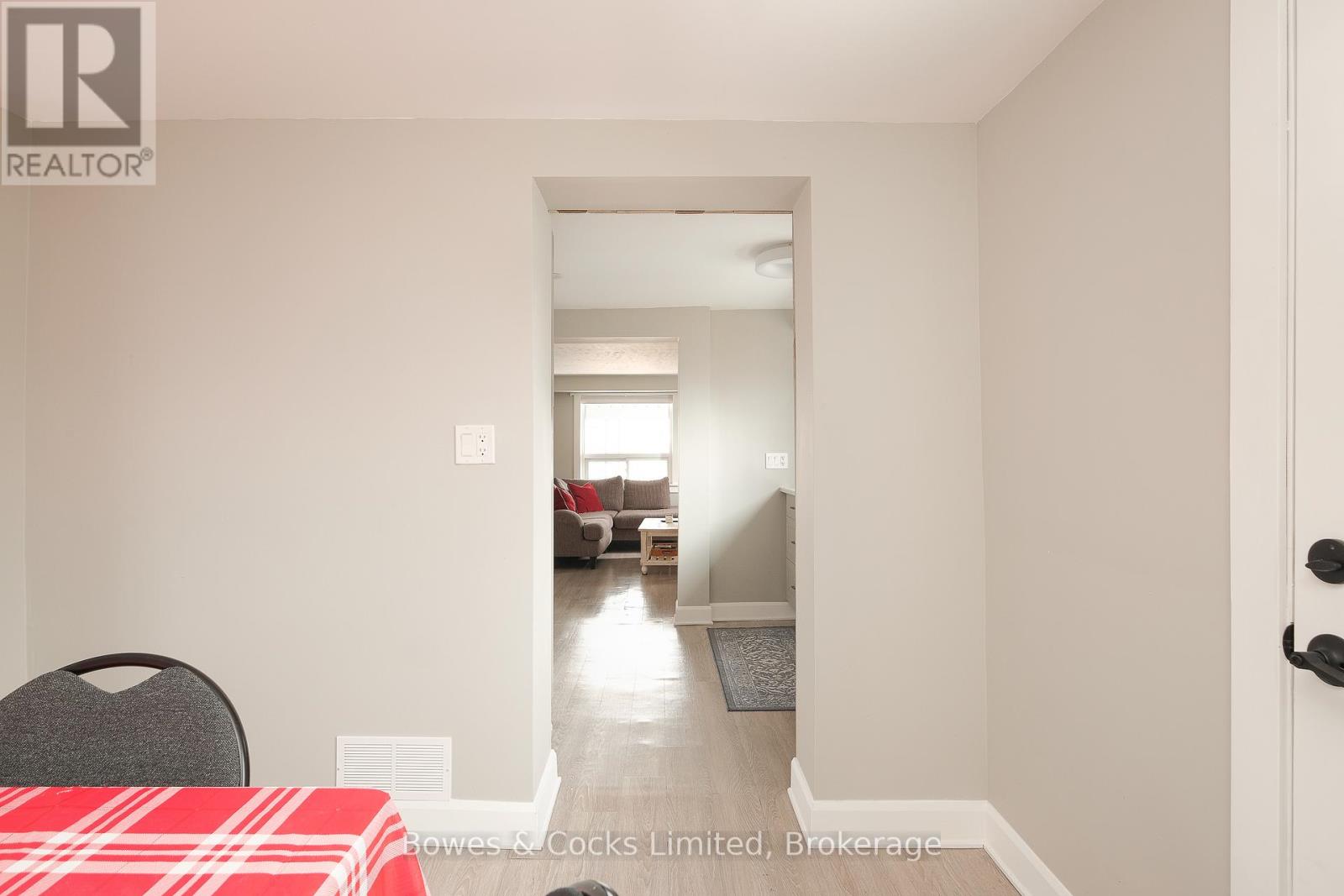 684 St. Mary's Street, Peterborough (Otonabee Ward 1), Ontario  K9J 4G9 - Photo 11 - X12937160