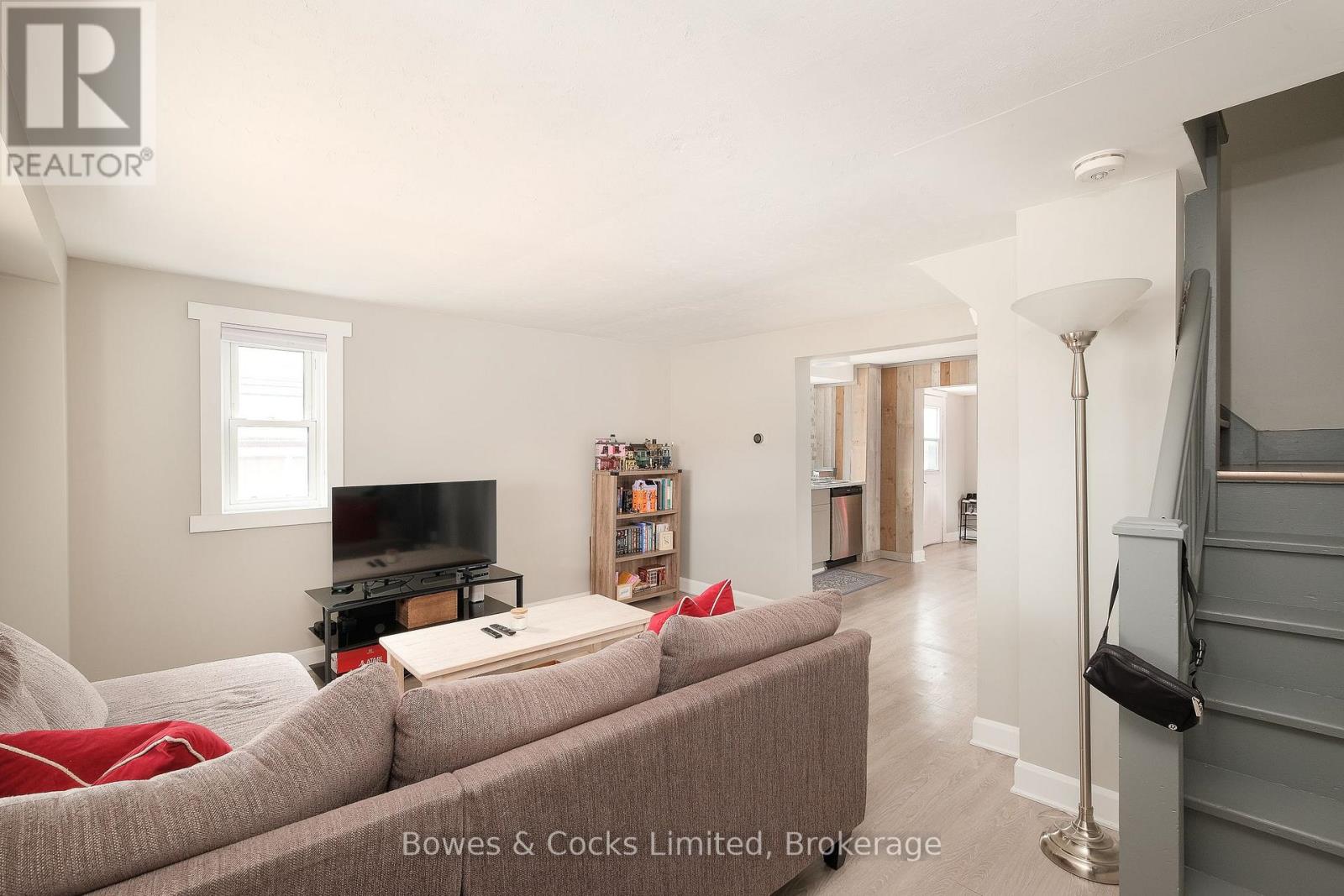 684 St. Mary's Street, Peterborough (Otonabee Ward 1), Ontario  K9J 4G9 - Photo 3 - X12937160