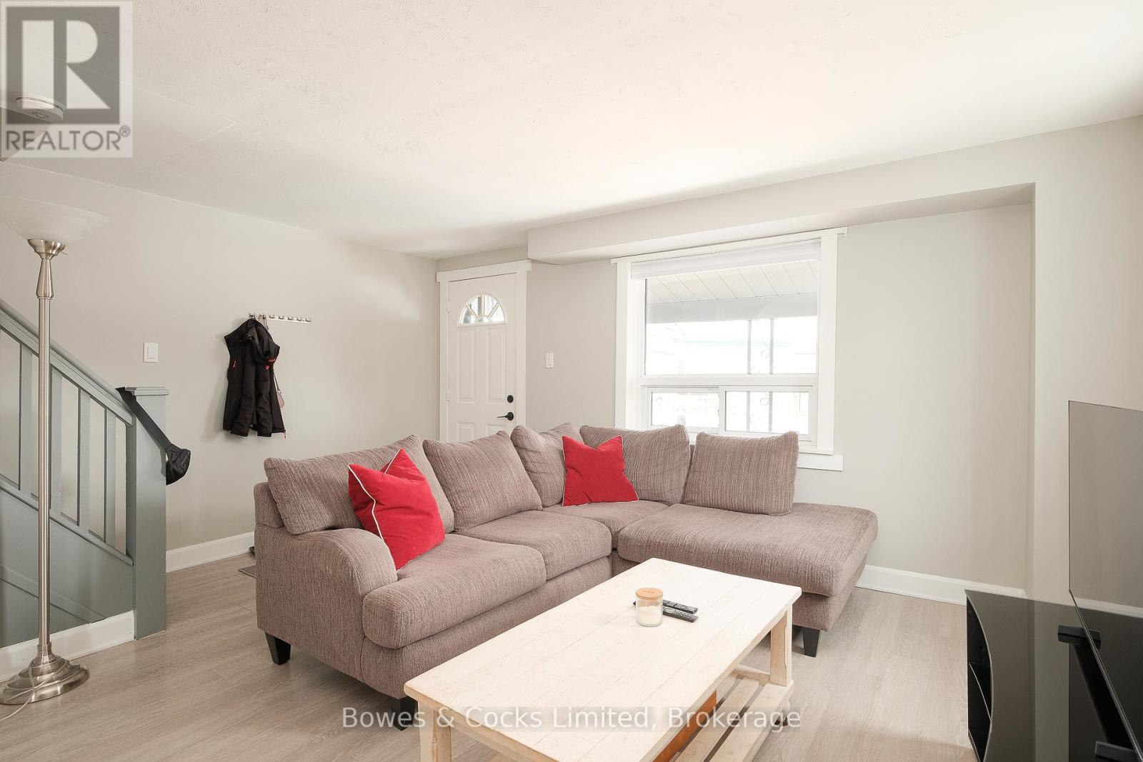 684 St. Mary's Street, Peterborough (Otonabee Ward 1), Ontario  K9J 4G9 - Photo 4 - X12937160