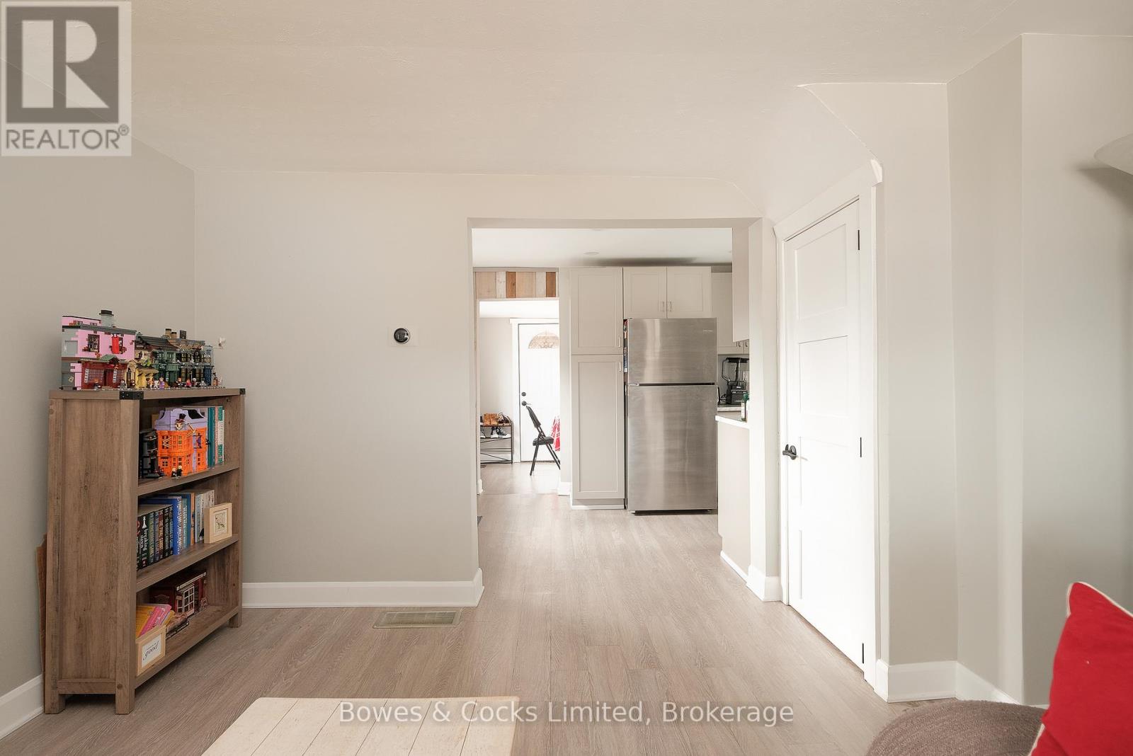 684 St. Mary's Street, Peterborough (Otonabee Ward 1), Ontario  K9J 4G9 - Photo 5 - X12937160