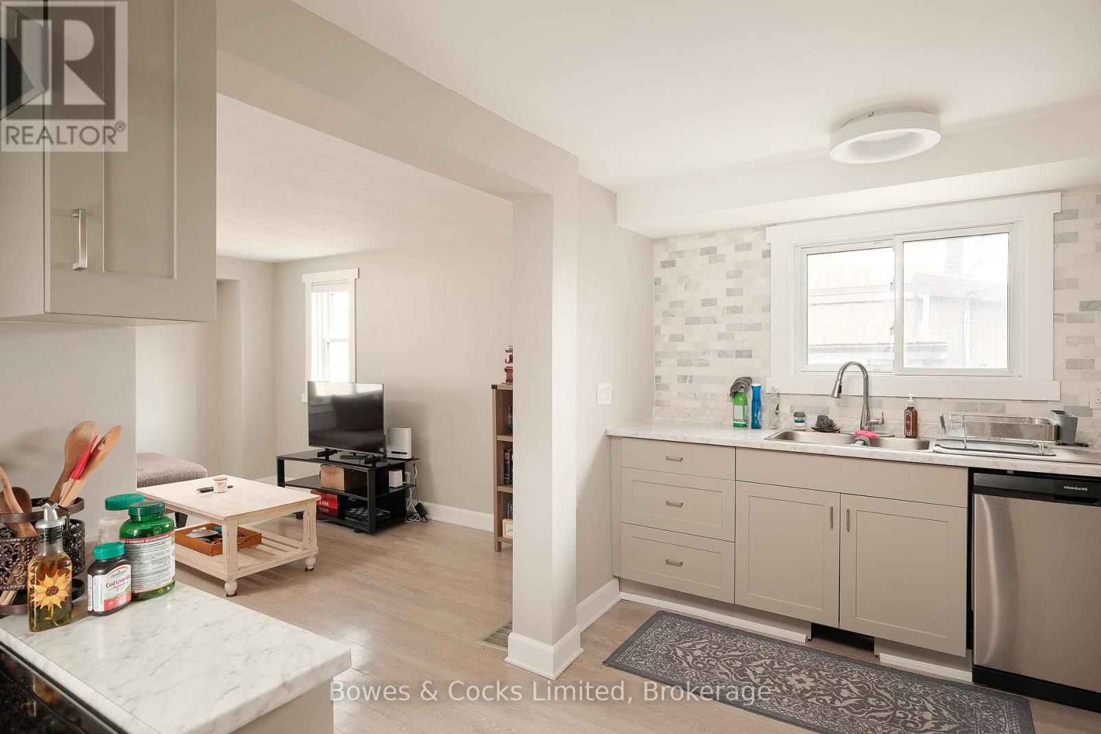 684 St. Mary's Street, Peterborough (Otonabee Ward 1), Ontario  K9J 4G9 - Photo 6 - X12937160