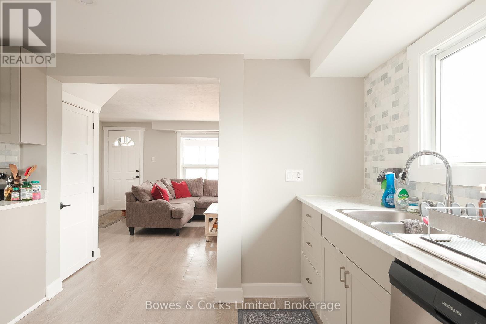 684 St. Mary's Street, Peterborough (Otonabee Ward 1), Ontario  K9J 4G9 - Photo 7 - X12937160