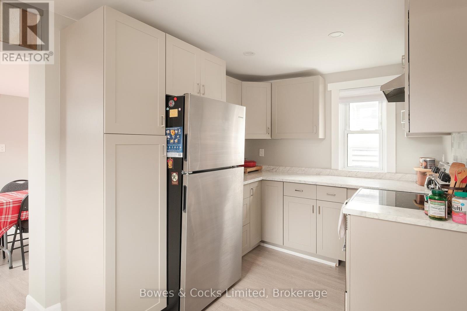 684 St. Mary's Street, Peterborough (Otonabee Ward 1), Ontario  K9J 4G9 - Photo 8 - X12937160