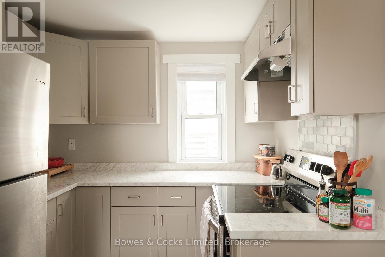 684 St. Mary's Street, Peterborough (Otonabee Ward 1), Ontario  K9J 4G9 - Photo 9 - X12937160