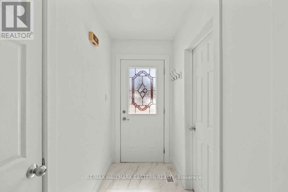 5 Ferndale Avenue, Peterborough (Monaghan Ward 2), Ontario  K9J 1L9 - Photo 3 - X12937212