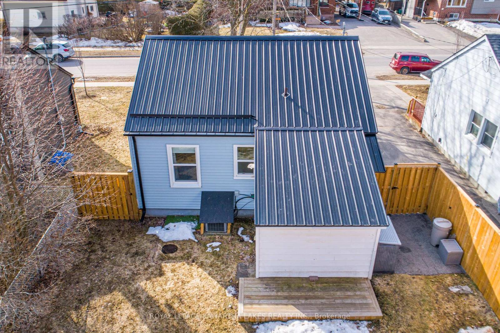 56 Glenelg Street E, Kawartha Lakes (Lindsay), Ontario  K9V 1Z3 - Photo 24 - X12939022