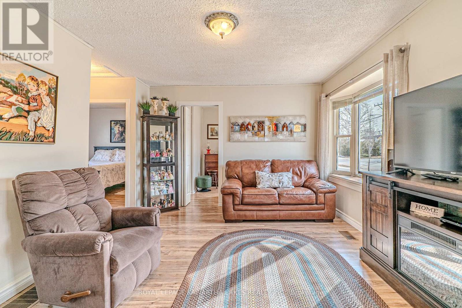 56 Glenelg Street E, Kawartha Lakes (Lindsay), Ontario  K9V 1Z3 - Photo 7 - X12939022