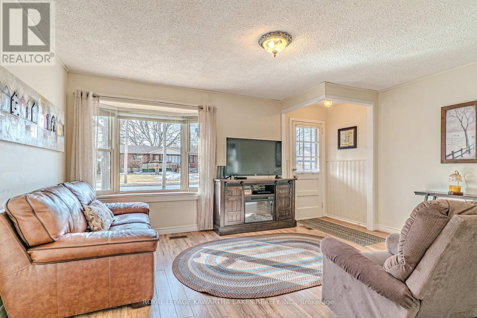 56 Glenelg Street E, Kawartha Lakes (Lindsay), Ontario  K9V 1Z3 - Photo 8 - X12939022