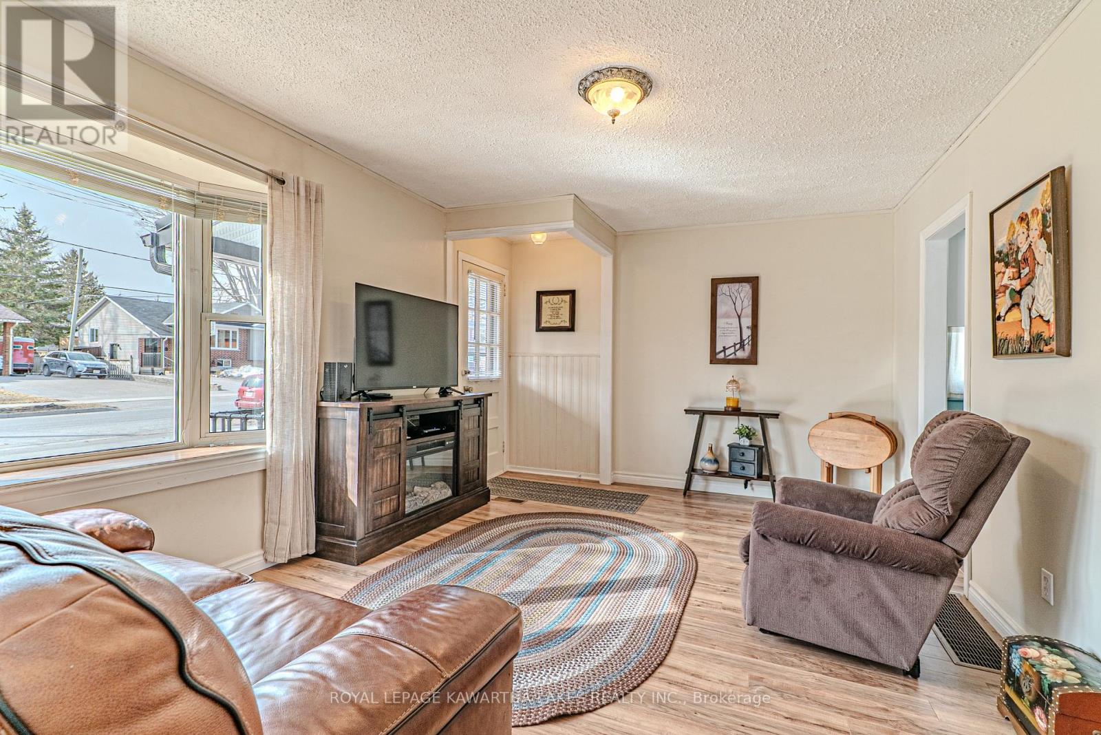 56 Glenelg Street E, Kawartha Lakes (Lindsay), Ontario  K9V 1Z3 - Photo 9 - X12939022