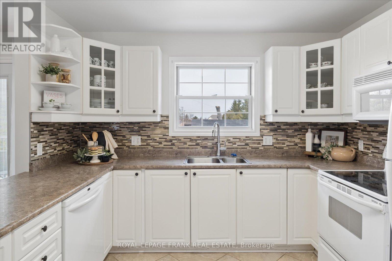 10 Olympia Court, Kawartha Lakes (Lindsay), Ontario  K9V 6C8 - Photo 16 - X12939130