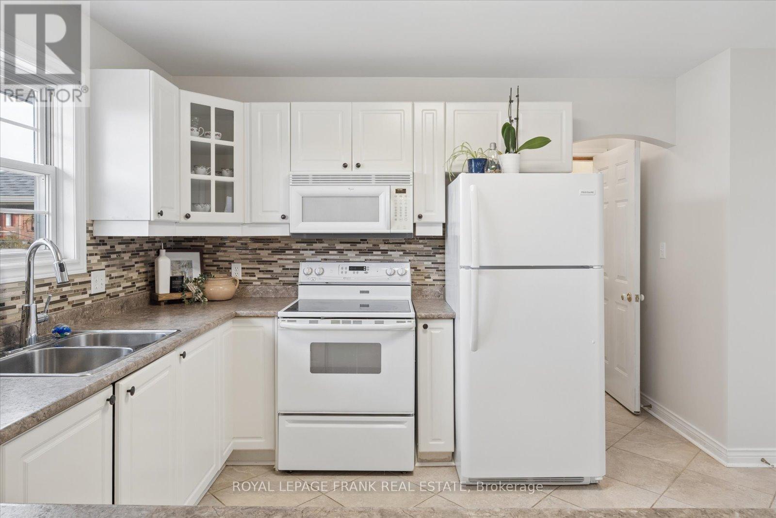 10 Olympia Court, Kawartha Lakes (Lindsay), Ontario  K9V 6C8 - Photo 17 - X12939130