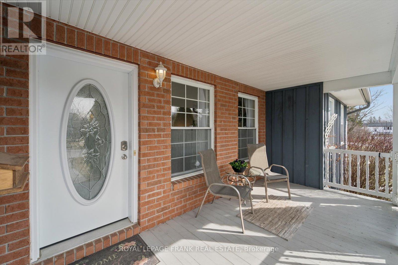 10 Olympia Court, Kawartha Lakes (Lindsay), Ontario  K9V 6C8 - Photo 5 - X12939130