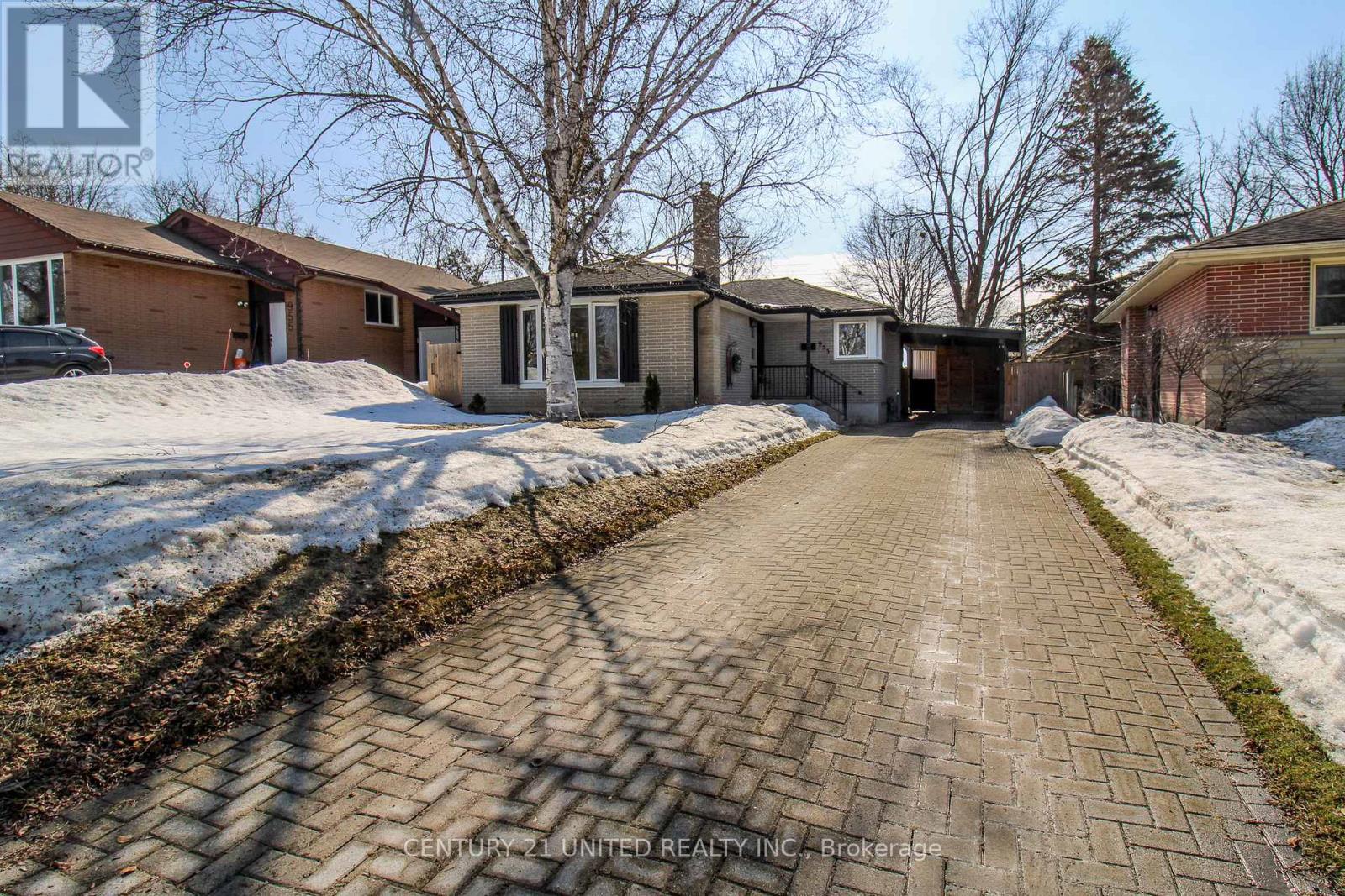 953 Oriole Drive, Peterborough (Northcrest Ward 5), Ontario  K9H 6K6 - Photo 2 - X12939140