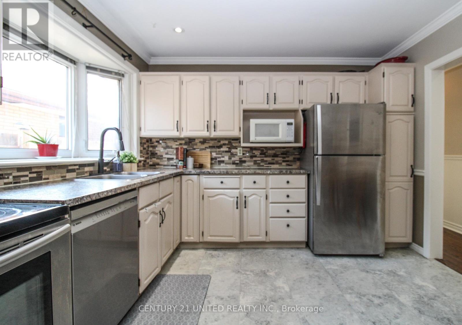 953 Oriole Drive, Peterborough (Northcrest Ward 5), Ontario  K9H 6K6 - Photo 21 - X12939140