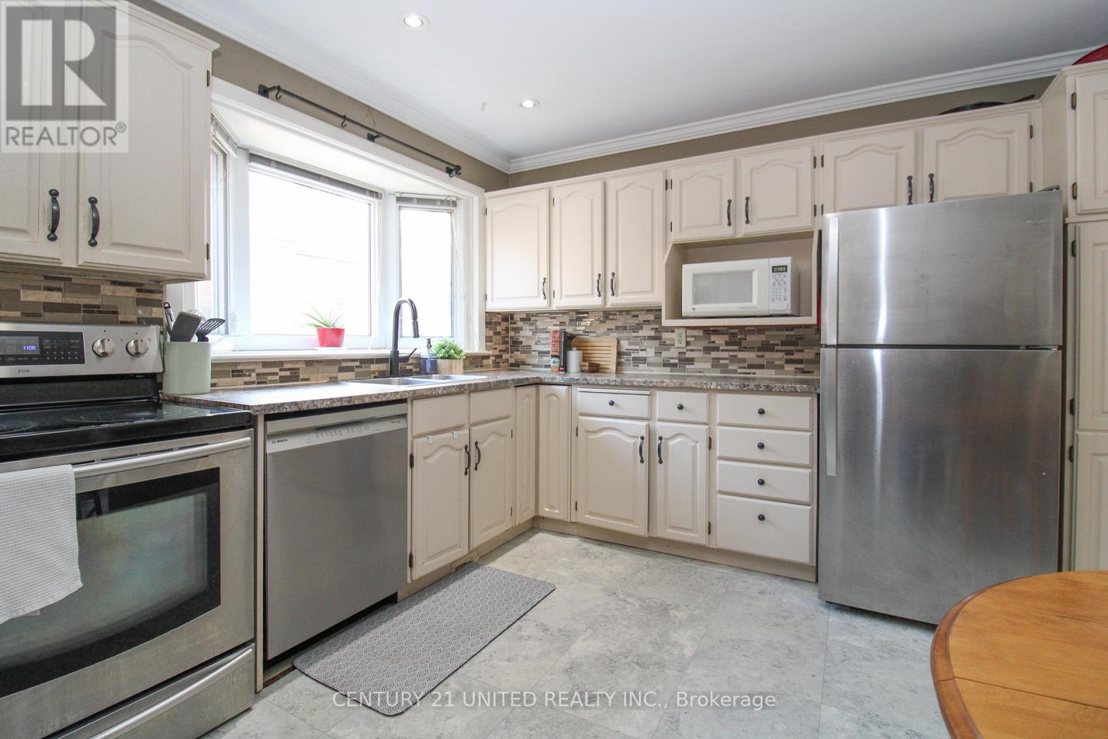 953 Oriole Drive, Peterborough (Northcrest Ward 5), Ontario  K9H 6K6 - Photo 22 - X12939140