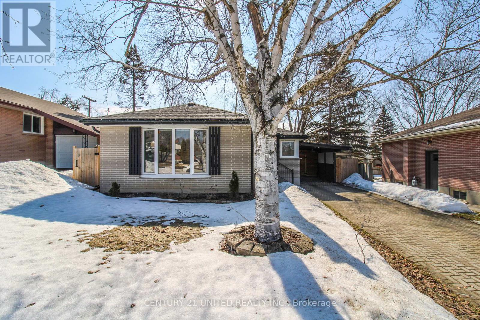 953 Oriole Drive, Peterborough (Northcrest Ward 5), Ontario  K9H 6K6 - Photo 3 - X12939140