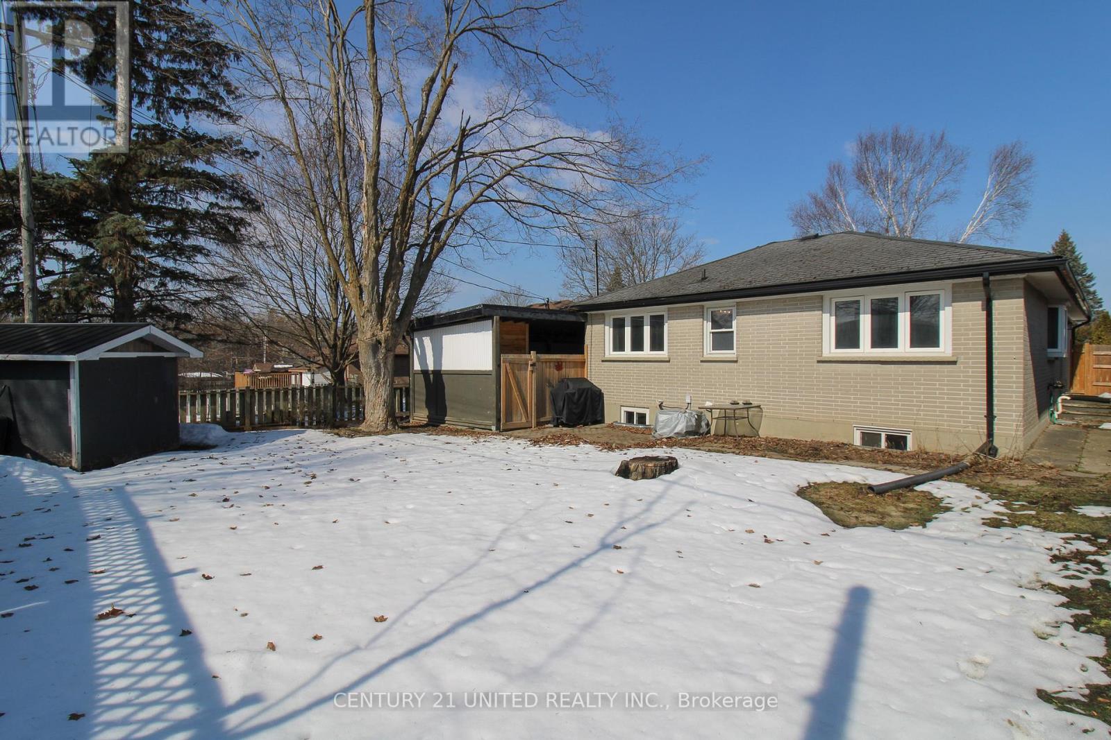 953 Oriole Drive, Peterborough (Northcrest Ward 5), Ontario  K9H 6K6 - Photo 8 - X12939140