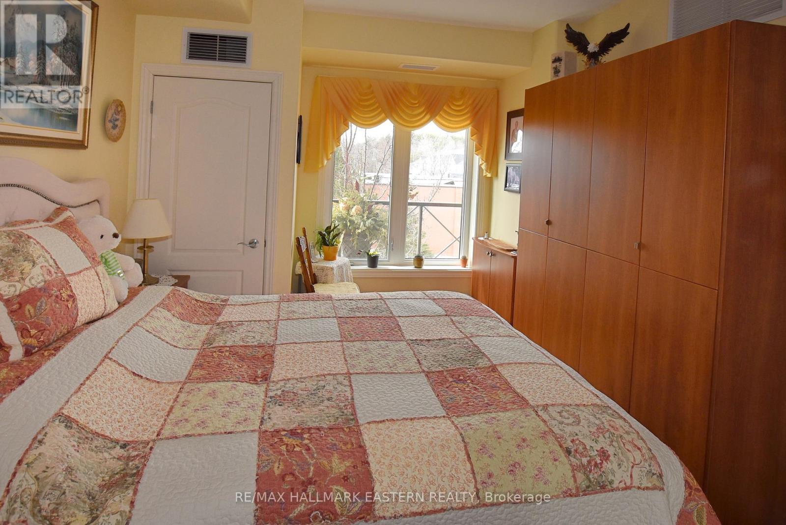 Ph10 - 869 Clonsilla Avenue, Peterborough (Otonabee Ward 1), Ontario  K9J 0B7 - Photo 12 - X12939286