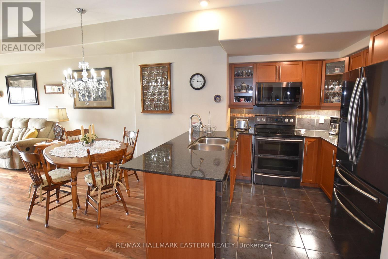 Ph10 - 869 Clonsilla Avenue, Peterborough (Otonabee Ward 1), Ontario  K9J 0B7 - Photo 9 - X12939286