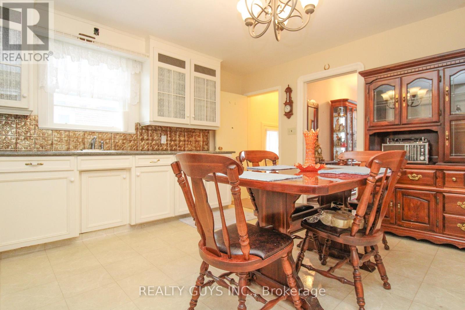 297 King George Street, Peterborough (Otonabee Ward 1), Ontario  K9J 1R7 - Photo 14 - X12939604