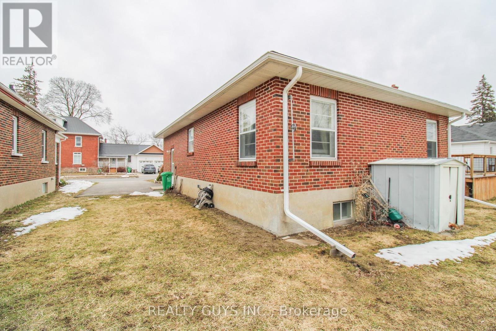297 King George Street, Peterborough (Otonabee Ward 1), Ontario  K9J 1R7 - Photo 5 - X12939604
