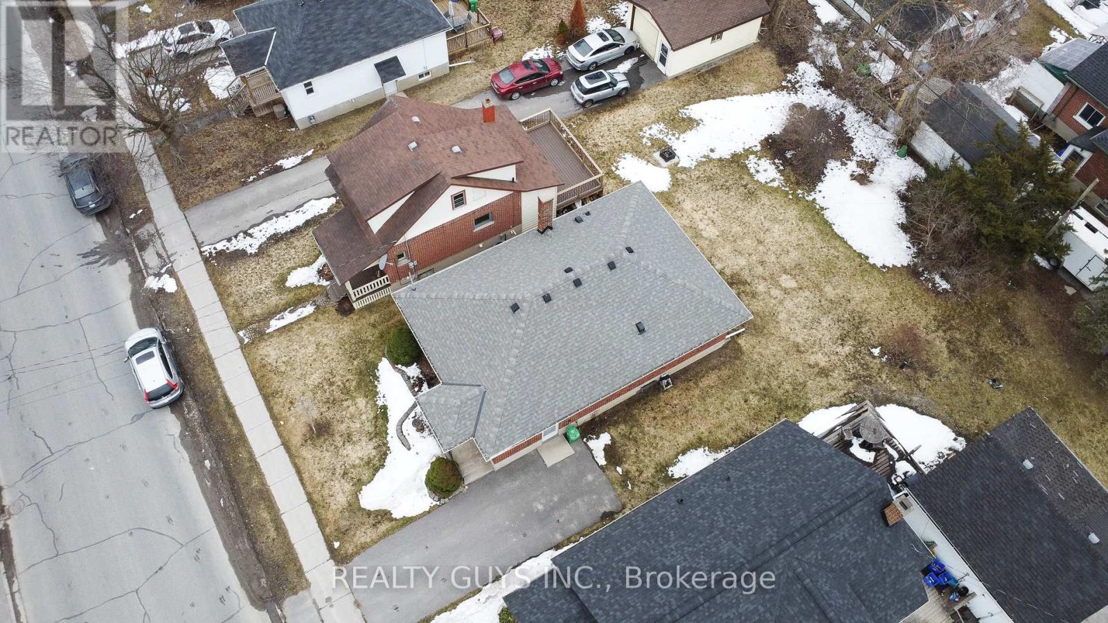 297 King George Street, Peterborough (Otonabee Ward 1), Ontario  K9J 1R7 - Photo 9 - X12939604