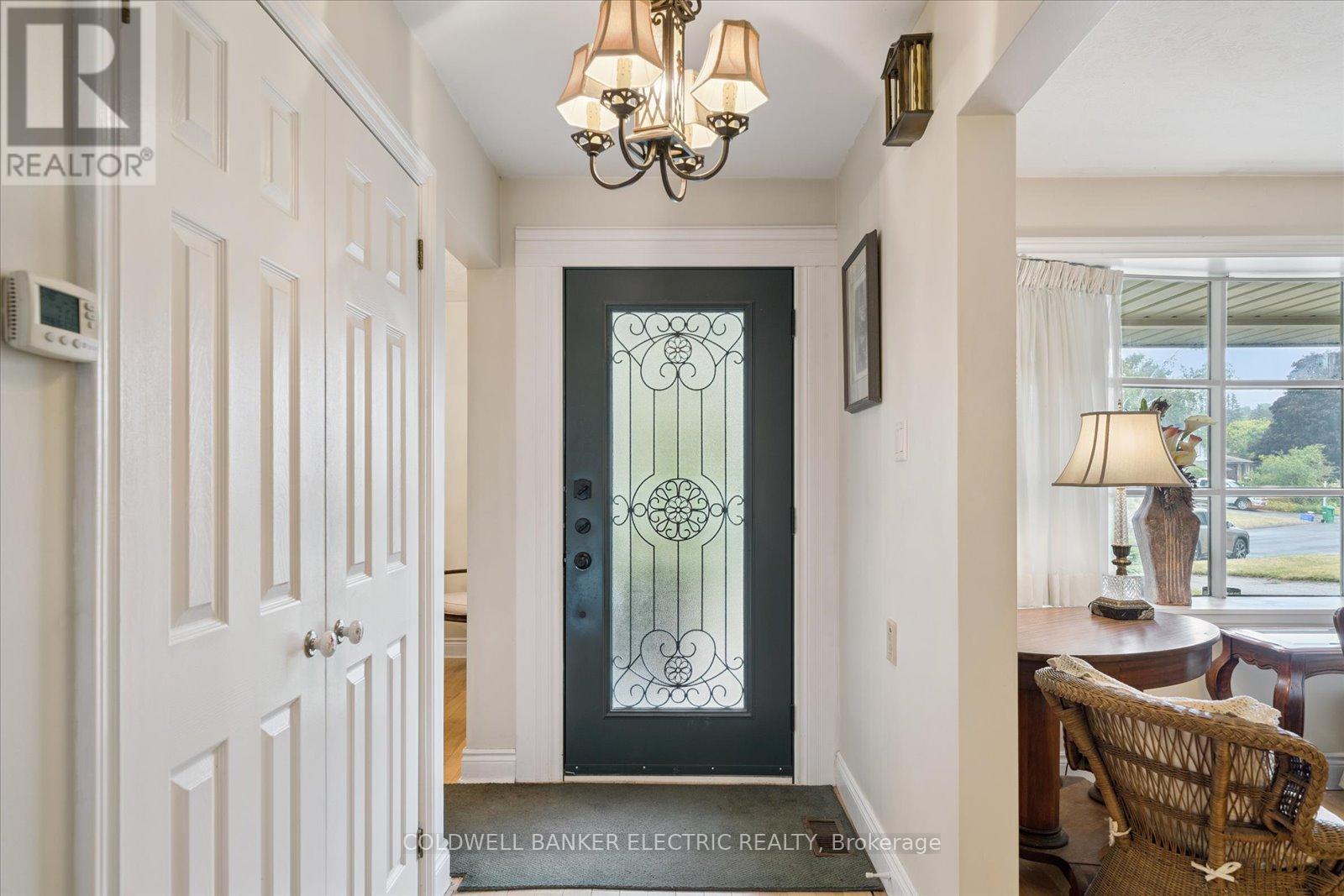 11 Bayleaf Court, Peterborough (Monaghan Ward 2), Ontario  K9K 1A2 - Photo 5 - X12940252