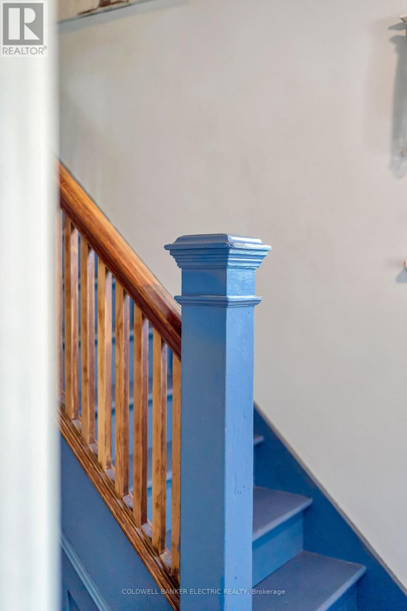 112 Lansdowne Street W, Peterborough (Town Ward 3), Ontario  K9J 1Y1 - Photo 10 - X12940304