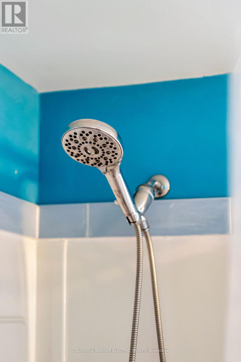 112 Lansdowne Street W, Peterborough (Town Ward 3), Ontario  K9J 1Y1 - Photo 33 - X12940304