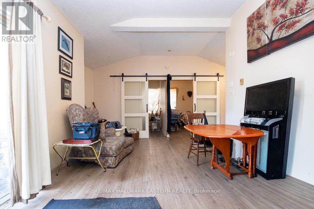 11 Argyle Street, Peterborough (Northcrest Ward 5), Ontario  K9H 7M2 - Photo 5 - X12940430