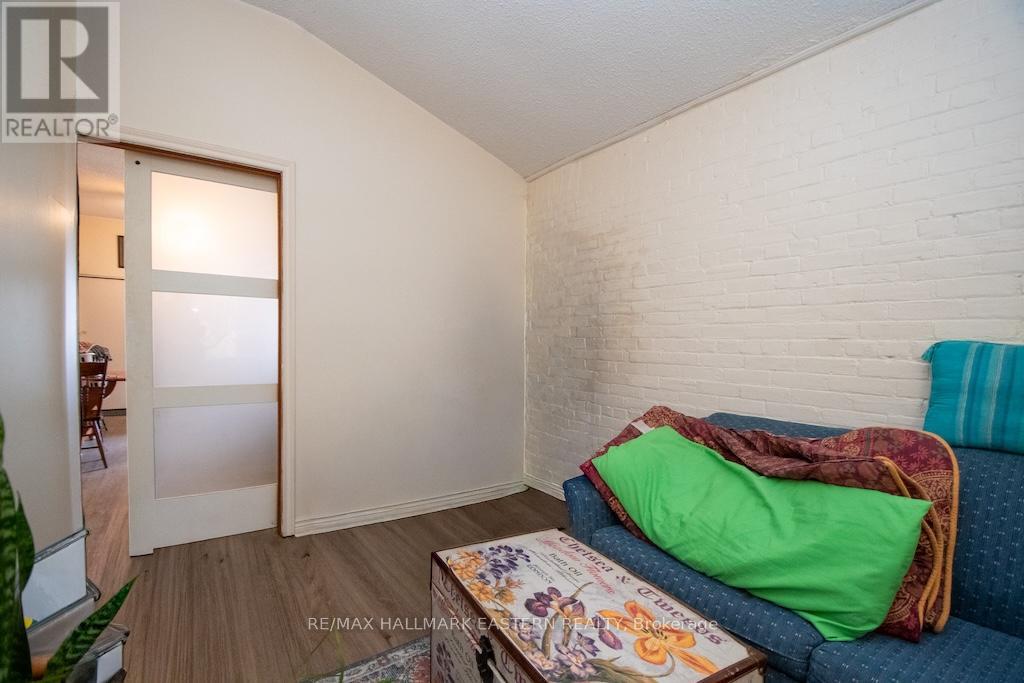 11 Argyle Street, Peterborough (Northcrest Ward 5), Ontario  K9H 7M2 - Photo 9 - X12940430