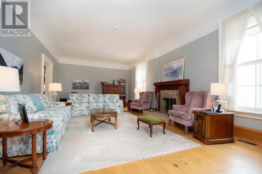 813 Water Street, Peterborough (Northcrest Ward 5), Ontario  K9H 3N7 - Photo 11 - X12940918