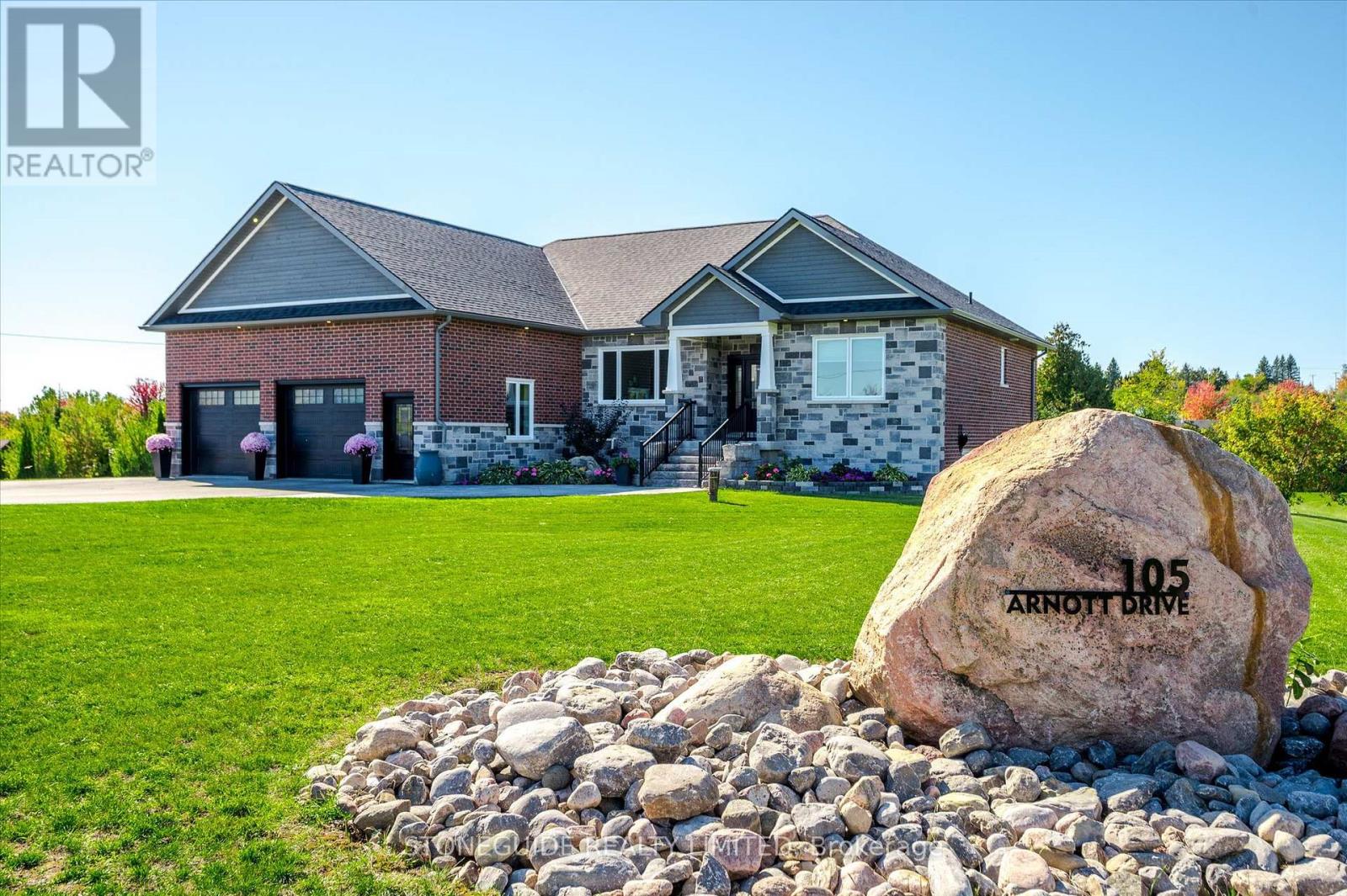 105 ARNOTT DRIVE, selwyn, Ontario