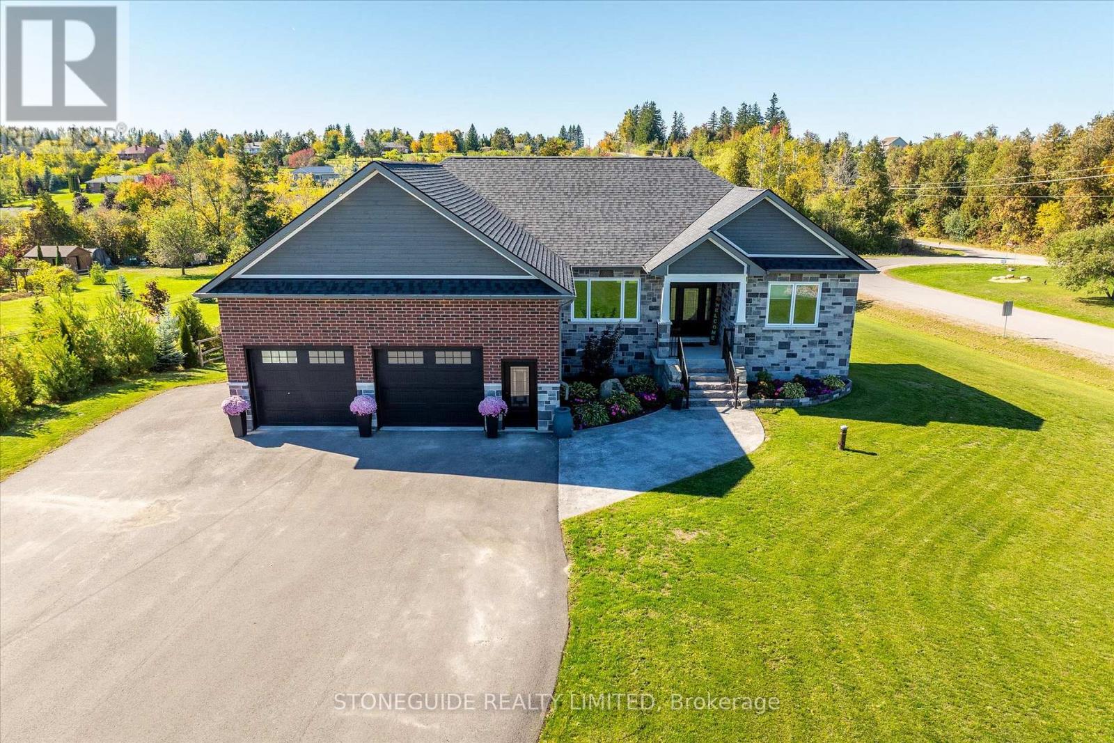 105 Arnott Drive, Selwyn, Ontario  K0L 1T0 - Photo 3 - X12941174