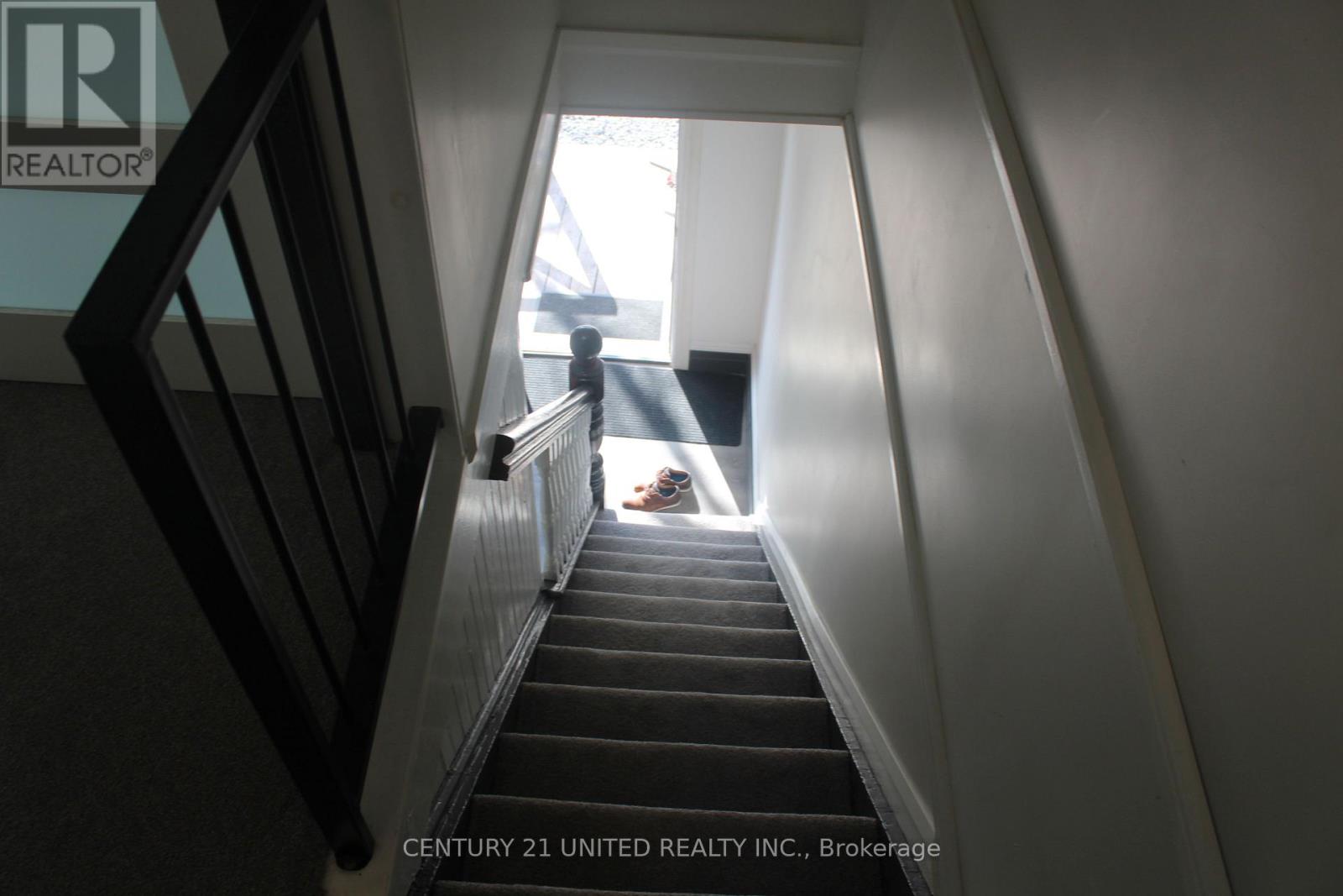 552 Bethune Street, Peterborough (Town Ward 3), Ontario  K9H 3Z5 - Photo 4 - X12941460